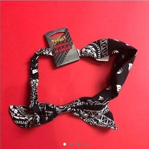 Black bandana headband 🤍🖤​​​​​​​​​​​​​​​​​​​​​​​​